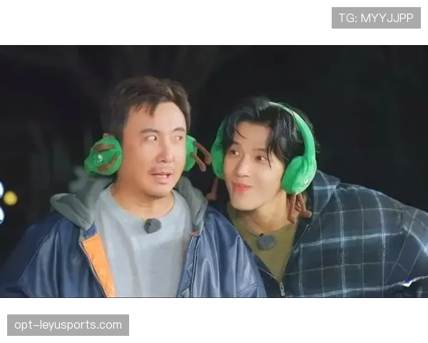 落地支撑手是否构成犯规?细解规则边界与判罚逻辑 落地支撑手是否构成犯规?细解规则边界与判罚逻辑